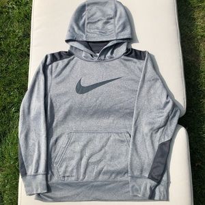 Boys Nike therma-fit sweatshirt with hood